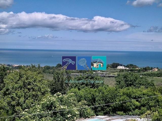 appartamento in vendita ad Ancona in zona Posatora