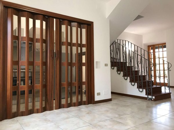 casa indipendente in vendita ad Ancona in zona Posatora