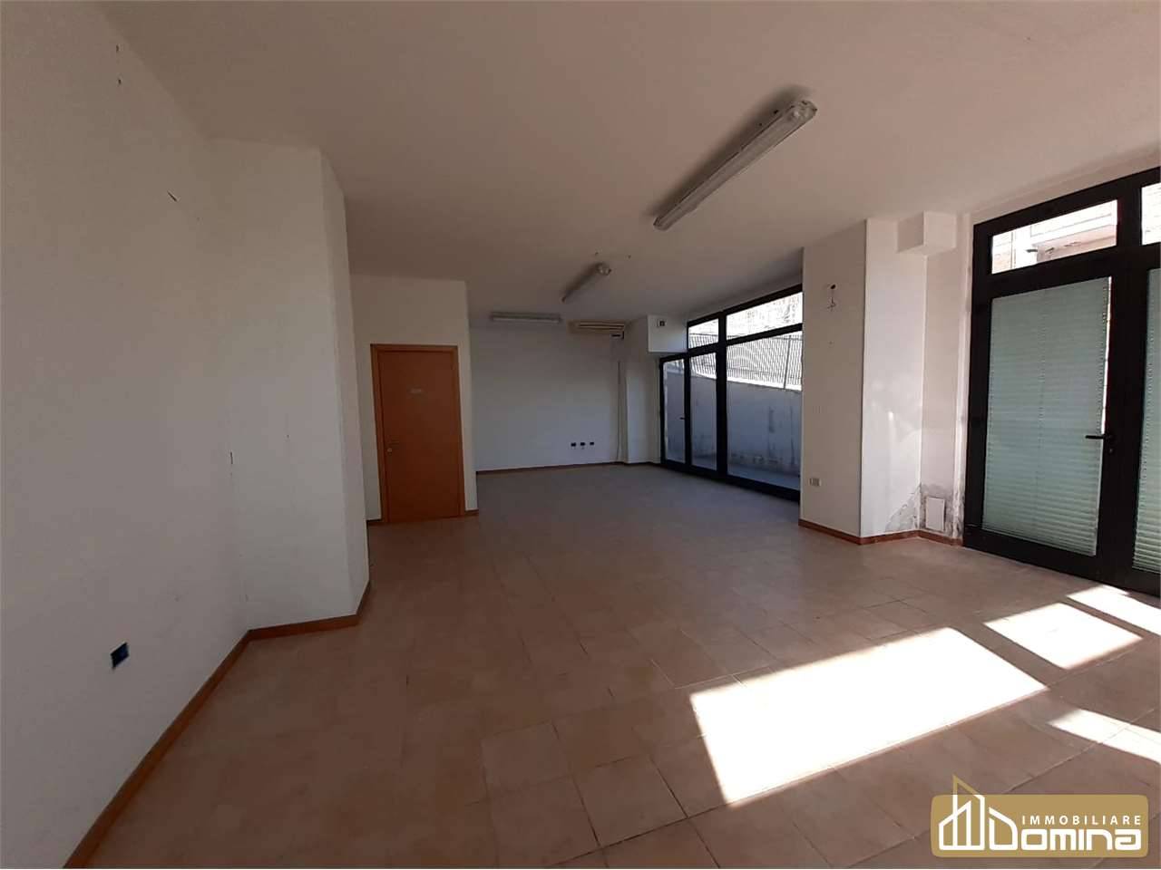 ufficio in vendita ad Ancona in zona Piano San Lazzaro