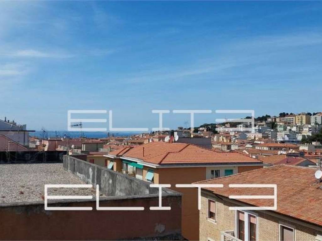 appartamento in vendita ad Ancona in zona Adriatico