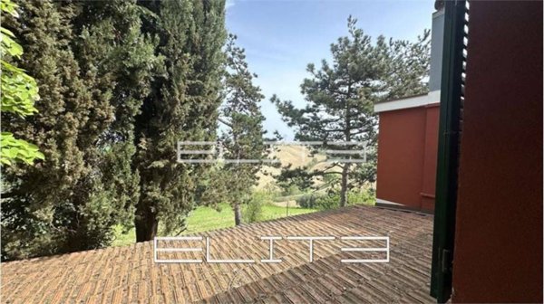 casa indipendente in vendita ad Ancona in zona Paterno