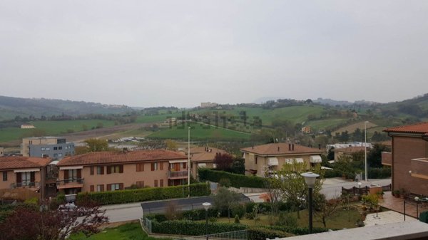 appartamento in vendita ad Ancona in zona Varano