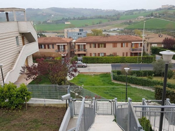 appartamento in vendita ad Ancona in zona Varano