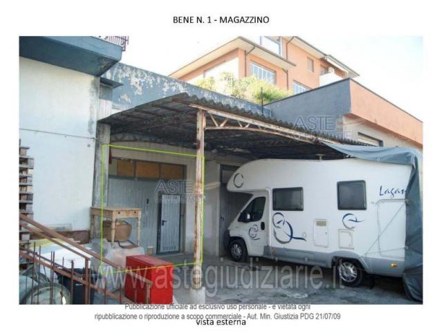 locale commerciale in vendita ad Ancona