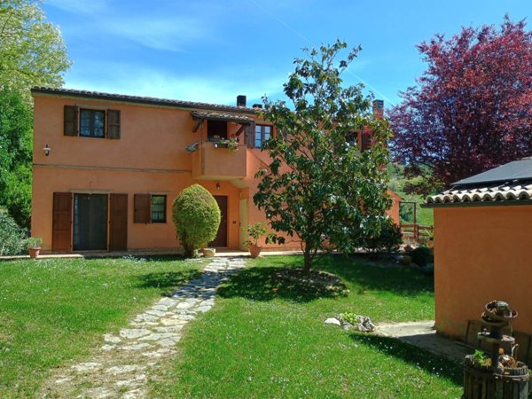 casa indipendente in vendita ad Ancona in zona Montesicuro