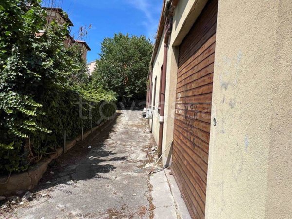 negozio in vendita ad Ancona