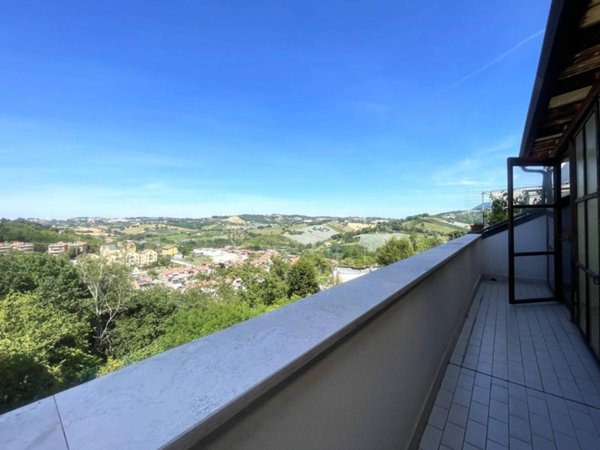 appartamento in vendita ad Ancona in zona Piano San Lazzaro