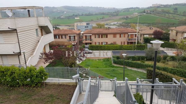 appartamento in vendita ad Ancona in zona Varano