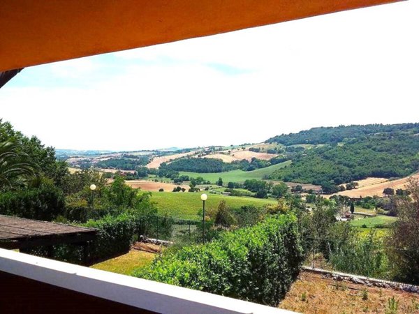 casa indipendente in vendita ad Ancona in zona Candia