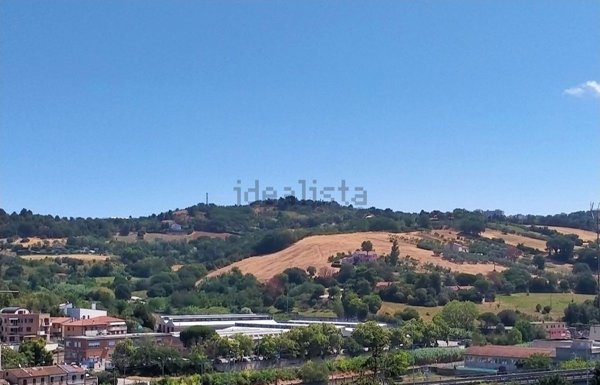 appartamento in vendita ad Ancona in zona Piano San Lazzaro