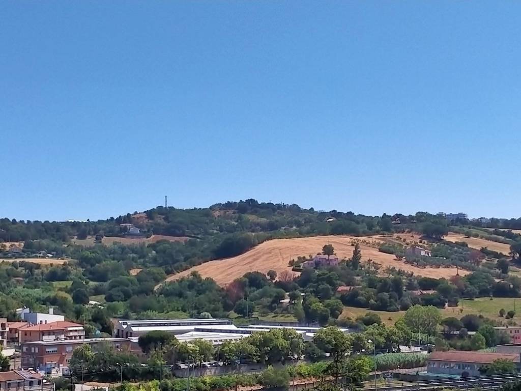 appartamento in vendita ad Ancona in zona Piano San Lazzaro