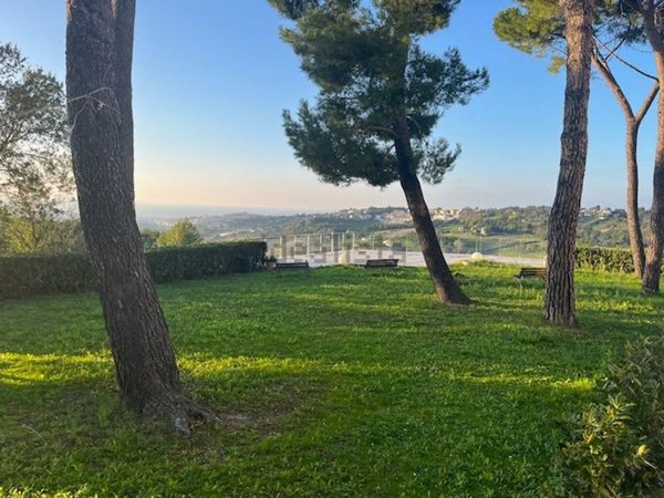 casa indipendente in vendita ad Ancona in zona Portonovo