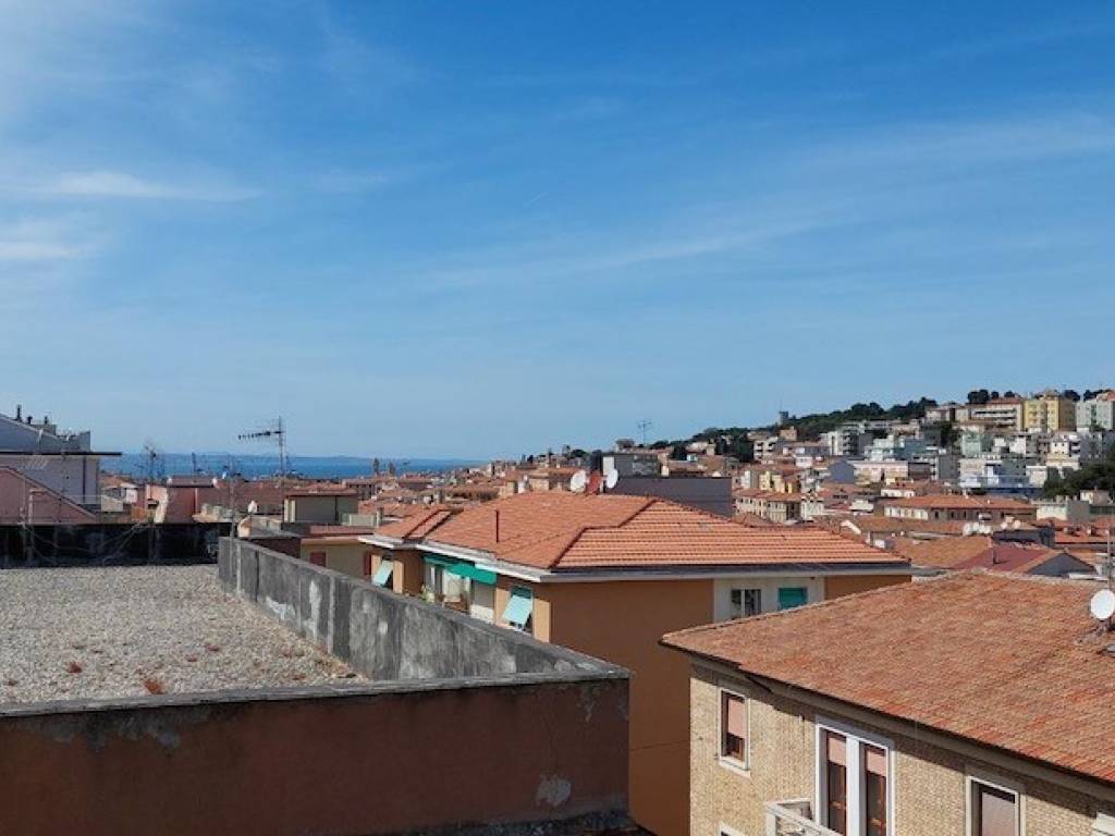appartamento in vendita ad Ancona in zona Adriatico
