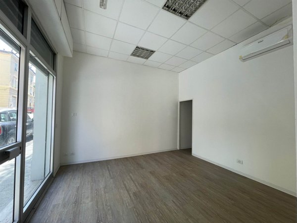negozio in vendita ad Ancona in zona Piano San Lazzaro