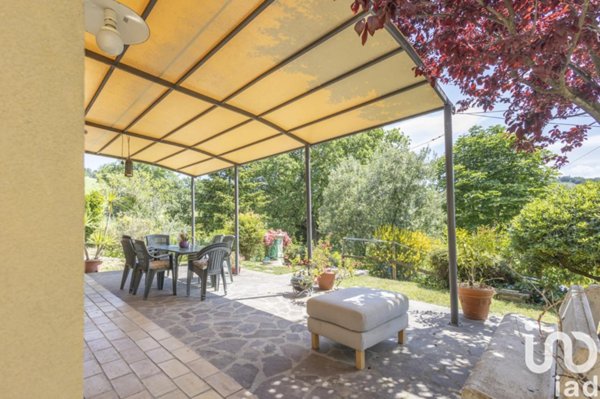 casa indipendente in vendita ad Ancona in zona Paterno