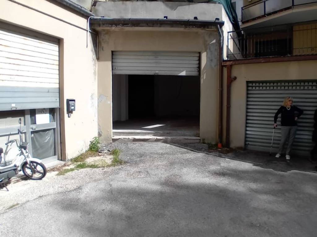 locale di sgombero in vendita ad Ancona in zona Tavernelle