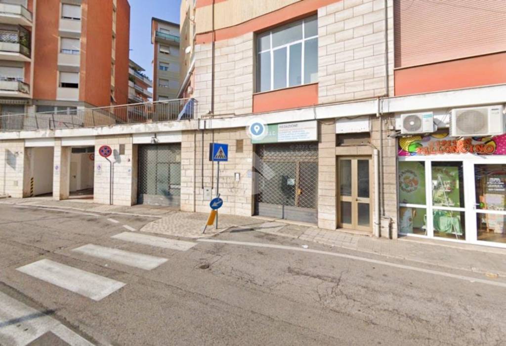negozio in vendita ad Ancona in zona Vallemiano