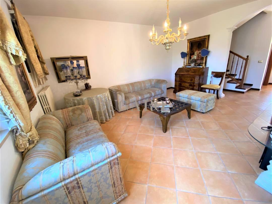 casa indipendente in vendita ad Ancona in zona Gallignano