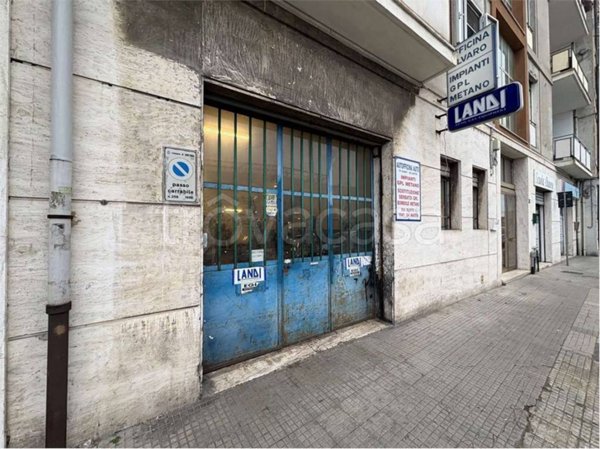 locale commerciale in vendita ad Ancona in zona Piano San Lazzaro