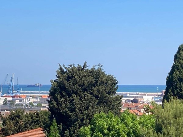 appartamento in vendita ad Ancona in zona Scrima