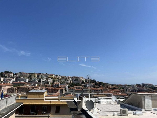 appartamento in vendita ad Ancona in zona Adriatico