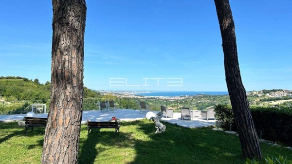 appartamento in vendita ad Ancona in zona Pietra La Croce