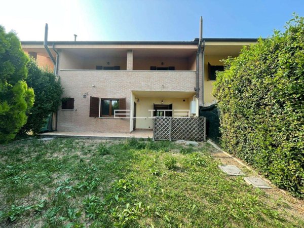 casa indipendente in vendita ad Ancona in zona Paterno