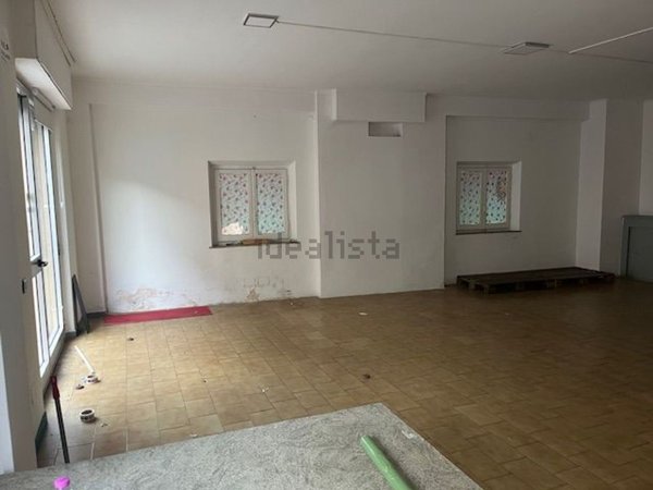 negozio in vendita ad Ancona in zona Piano San Lazzaro