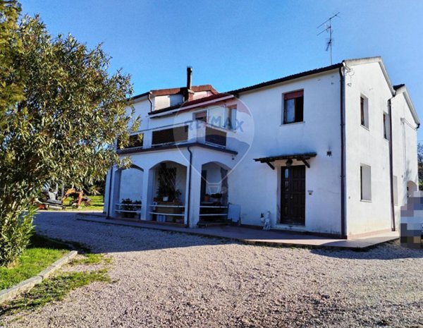 casa indipendente in vendita ad Ancona in zona Piano San Lazzaro