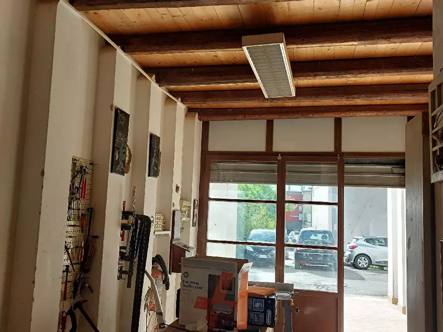 locale commerciale in vendita ad Ancona in zona Piano San Lazzaro