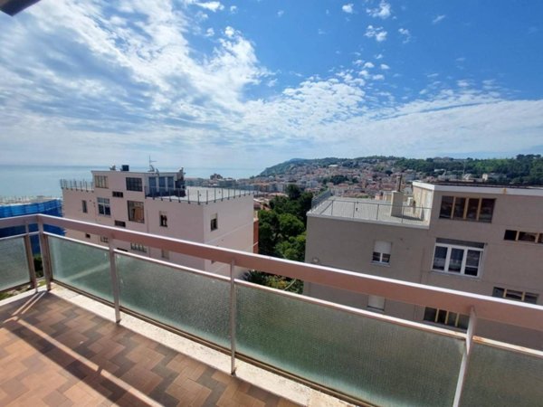 appartamento in vendita ad Ancona in zona Adriatico