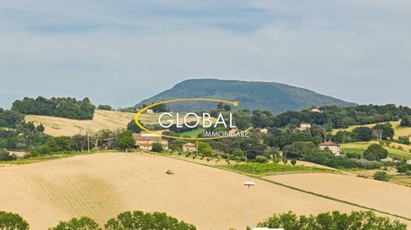 appartamento in vendita ad Ancona in zona Piano San Lazzaro