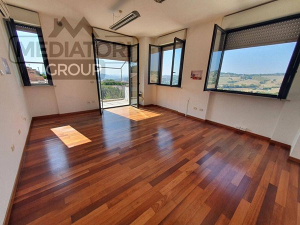 appartamento in vendita ad Ancona in zona Montedago