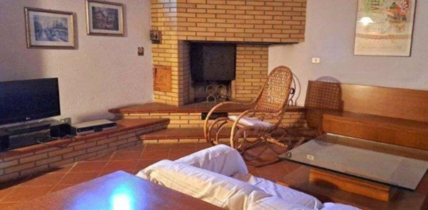 casa indipendente in vendita ad Ancona in zona Candia