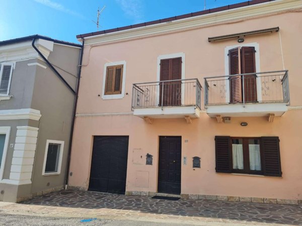 casa indipendente in vendita ad Ancona in zona Piano San Lazzaro