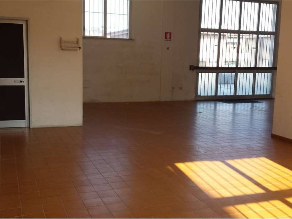 locale commerciale in vendita ad Ancona in zona Aspio di Ancona