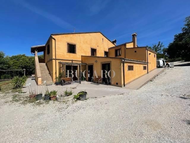 casa indipendente in vendita ad Ancona in zona Gallignano