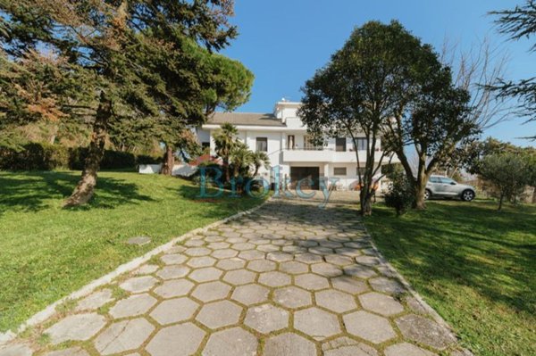 casa indipendente in vendita ad Ancona in zona Sappanico