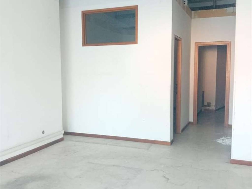 locale commerciale in vendita ad Ancona in zona Torrette
