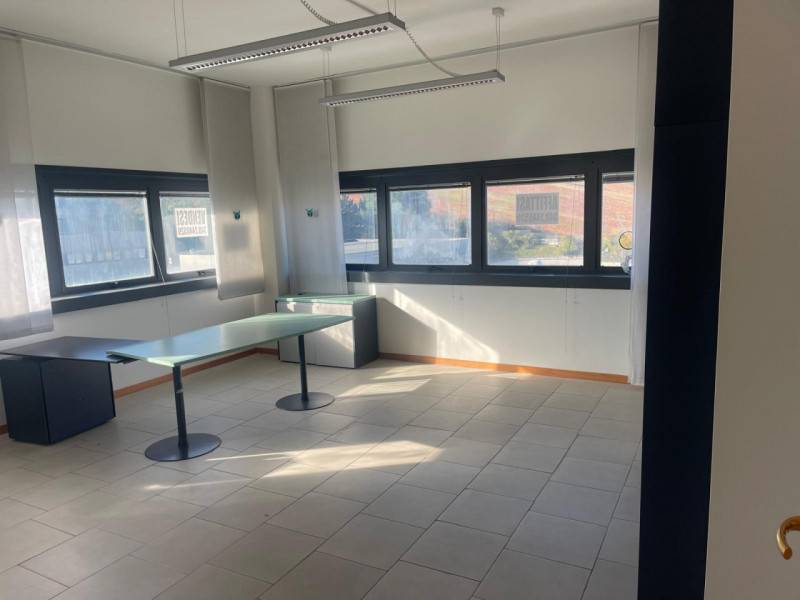 ufficio in vendita ad Ancona in zona Baraccola