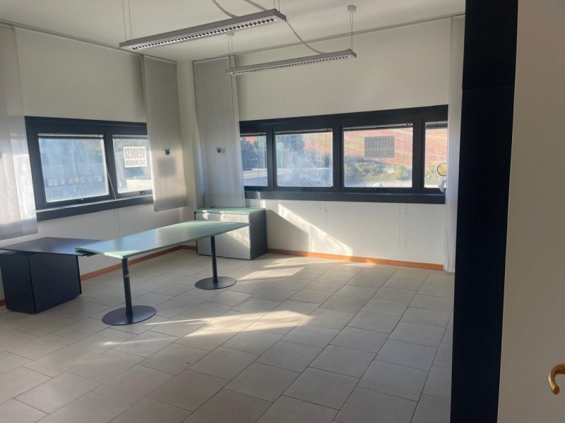 ufficio in vendita ad Ancona in zona Baraccola