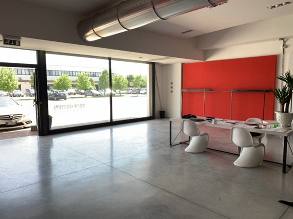 ufficio in vendita ad Ancona in zona Piano San Lazzaro