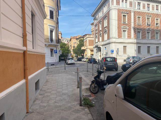 appartamento in vendita ad Ancona in zona Adriatico