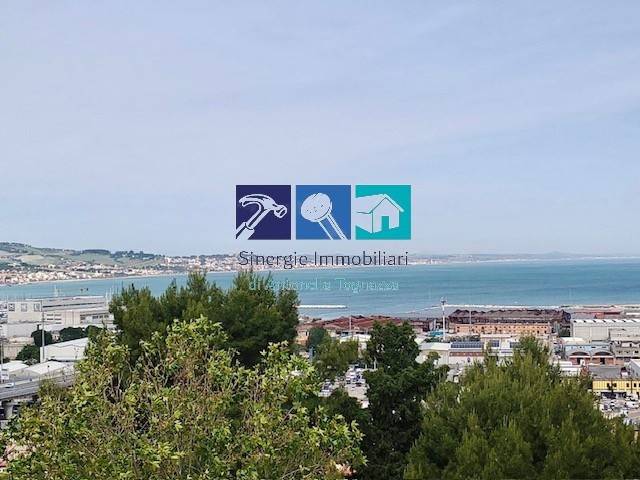 appartamento in vendita ad Ancona in zona Piano San Lazzaro