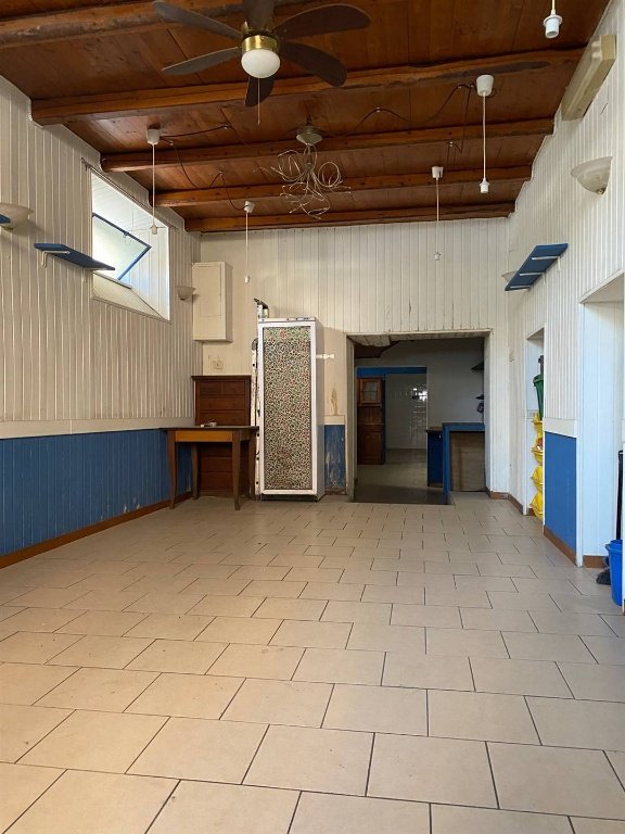 locale commerciale in vendita ad Ancona in zona Passetto