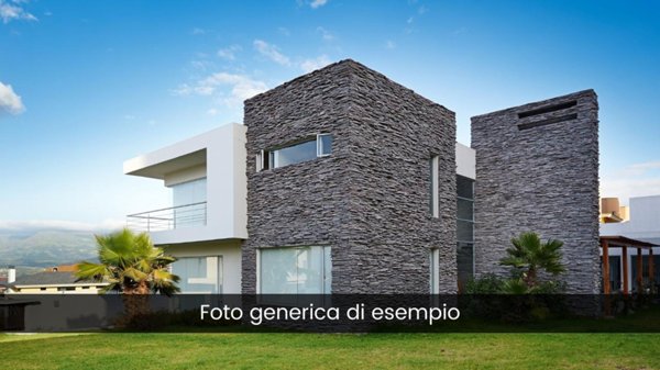 casa indipendente in vendita ad Ancona in zona Candia