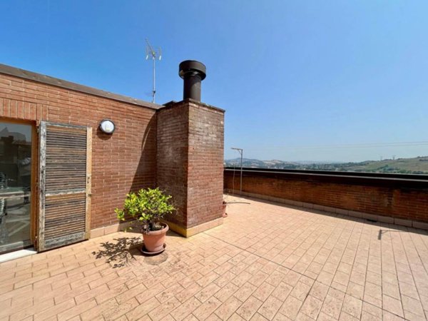appartamento in vendita ad Ancona in zona Montedago