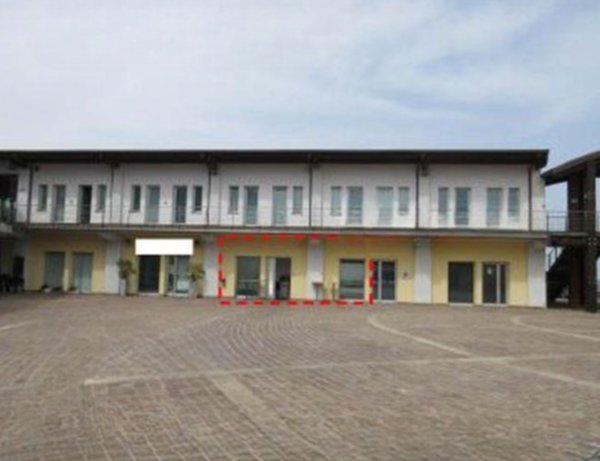 negozio in vendita ad Ancona in zona Piano San Lazzaro