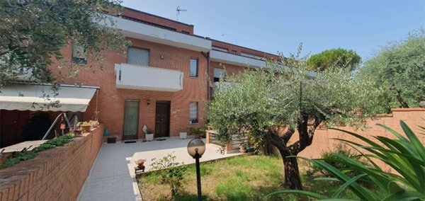 casa indipendente in vendita ad Ancona in zona Piano San Lazzaro