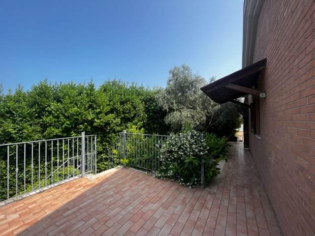appartamento in vendita ad Ancona in zona Piano San Lazzaro